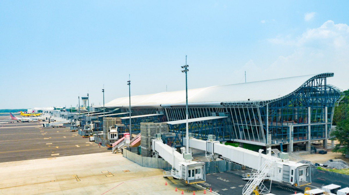 Ampliación del aeropuerto internacional de El Salvador.