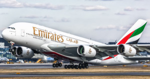 Emirates reactiva su red para atender la "fuerte demanda" para el verano 