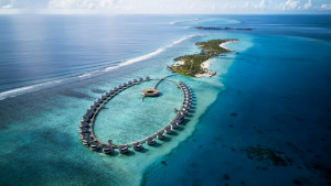 Ritz Carlton llega a Maldivas con un resort de 100 villas sobre el agua