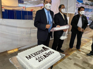 Extrabajadores de Mexicana piden al Gobierno que la venda