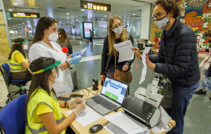 Sanidad amplía de 48 a 72 horas la validez de las PCR para entrar en España