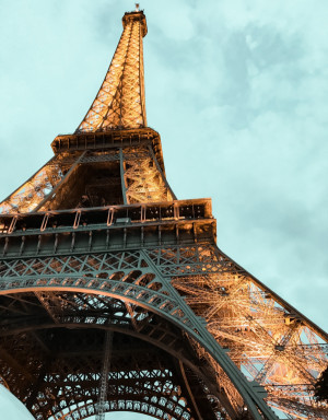 La Torre Eiffel reabre tras su cierre más largo desde la II Guerra Mundial