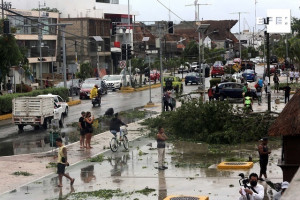 Huracán Grace dejó daños menores en la zona turística del Caribe mexicano