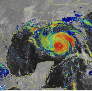 El huracán Ida se fortalece y llegará a EEUU con vientos de 240 km/h
