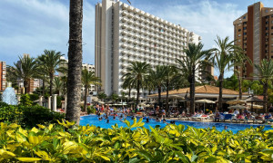 Los hoteles valencianos logran con el turismo nacional un agosto positivo 