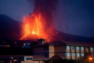 Cómo está afectando el volcán de La Palma a la aviación comercial