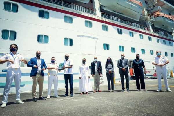 Ocho Ríos recibió al Carnival Sunrise, el primer crucero en volver a Jamaica tras la reactivación del sector.