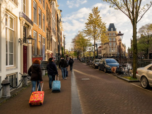 Ámsterdam: los alquileres de Airbnb se reducen un 82,4% gracias al registro
