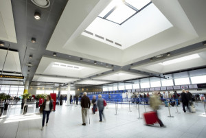 Cómo la inteligencia artificial optimiza flujos de pasajeros en aeropuertos