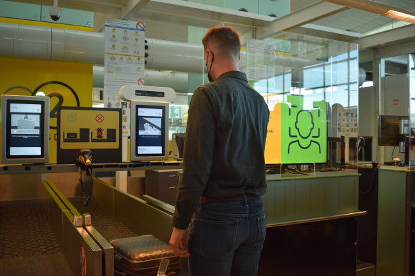 Mundial de F&uacute;tbol: EE.UU. acelera los controles biom&eacute;tricos en aeropuertos