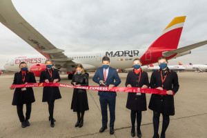 Madrid inicia con Iberia Express su estrategia para mejorar la conectividad