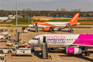 Guerra de aerolíneas low cost en Gatwick que beneficia a España 