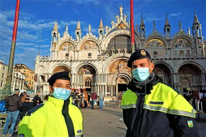 Italia: vacunación obligatoria y multas a no inmunizados de más de 50 años