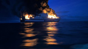 Incendio en un ferry con 290 personas en la costa de Corfú