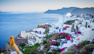 Grecia recibió 14,7 millones de turistas en 2021, la mitad que en 2019