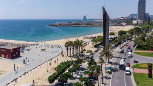 Barcelona prohibirá fumar en todas sus playas desde julio