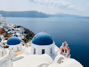 Grecia suaviza restricciones y estudia eliminar el pasaporte Covid europeo