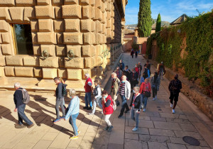 Andalucía mejora previsiones para 2022 con casi 30 millones de visitantes