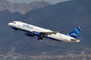 JetBlue lanza una opa hostil para adquirir Spirit