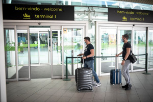Portugal se avanza a España para evitar colas en los aeropuertos