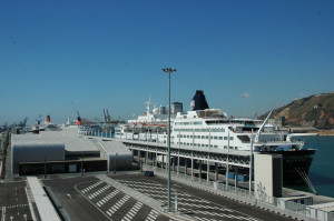 Barcelona aplicará tres impuestos turísticos a los cruceros