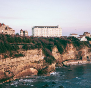 Experimental Group compra dos hoteles en Biarritz