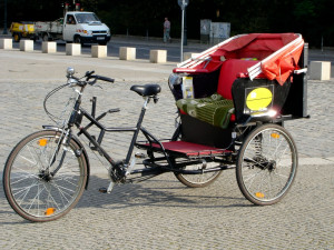 Barcelona prohíbe los bicitaxis