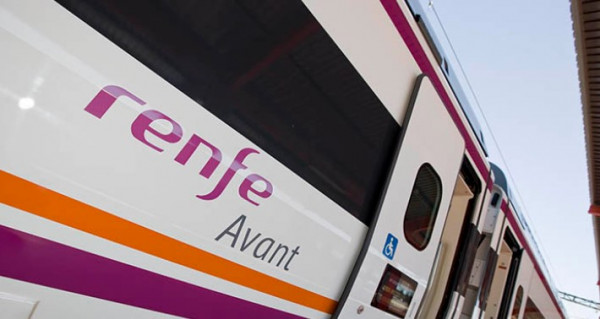 Pol&eacute;mica entre Castilla y Le&oacute;n y Renfe por el descuento del 25% en los abonos de Avant 