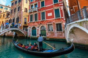 Nuevo caso de incivismo en Venecia: esquí acuático en el Gran Canal