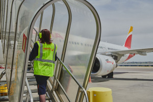 Iberia hace fijos a casi 1.700 empleados eventuales de aeropuertos