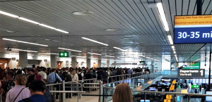 El aeropuerto de Ámsterdam reducirá el número de pasajeros hasta marzo
