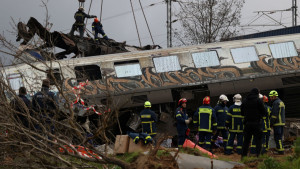 Choque de trenes en Grecia deja decenas de muertos y más de 100 heridos