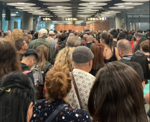 Nuevas aglomeraciones en el aeropuerto de Madrid-Barajas 