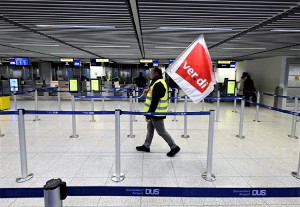 Huelga del personal de seguridad en tres aeropuertos alemanes 