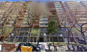Barcelona, forzada a dar 120 licencias de piso turístico en una misma finca
