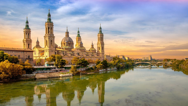 Dónde viajar en España en mayo: destinos, eventos y fiestas populares