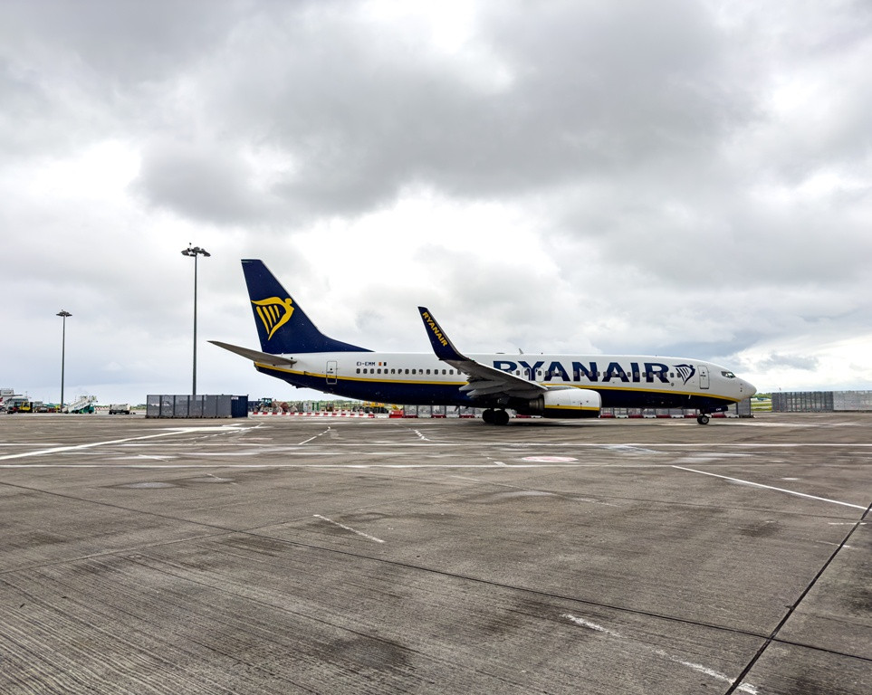 Huelga de controladores en Francia deja en tierra 400 vuelos de Ryanair