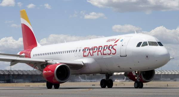 Iberia Express firma la paz con los tripulantes de cabina