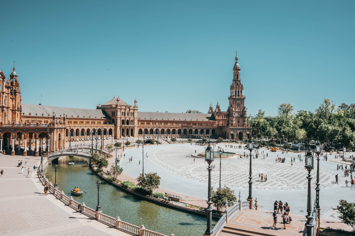 Los 20 destinos de Andalucía con más plazas de alojamiento