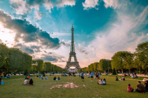 Francia prevé cerrar el año con 80 millones de turistas internacionales