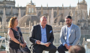 Andalucía se propone aumentar la llegada de turistas asiáticos y americanos