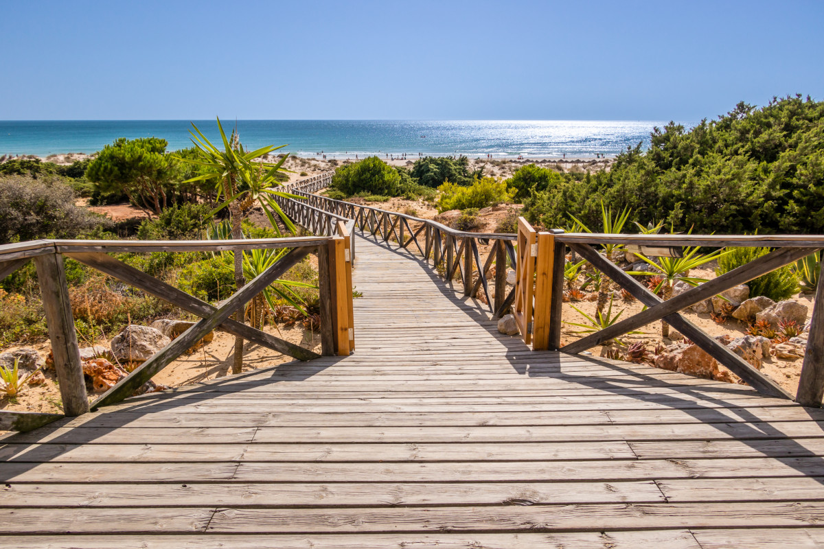 Las mejores playas de España para alargar el verano
