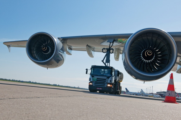 Qu&eacute; aerol&iacute;neas est&aacute;n suprimiendo vuelos por falta de combustible a&eacute;reo