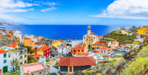 Canarias se propone crear una ley para regular la vivienda turística