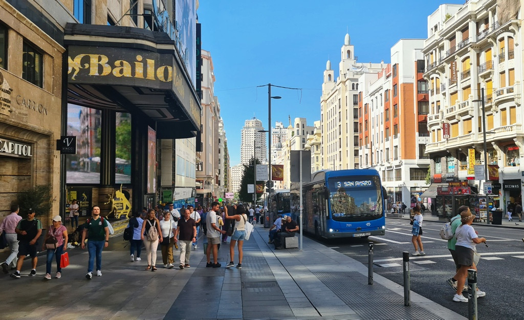 Cuántos turistas necesitan Madrid y Baleares para ganar lo mismo en verano