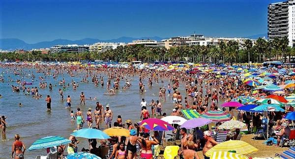 El mayor peso del turismo en España impulsa el dinamismo de la economía