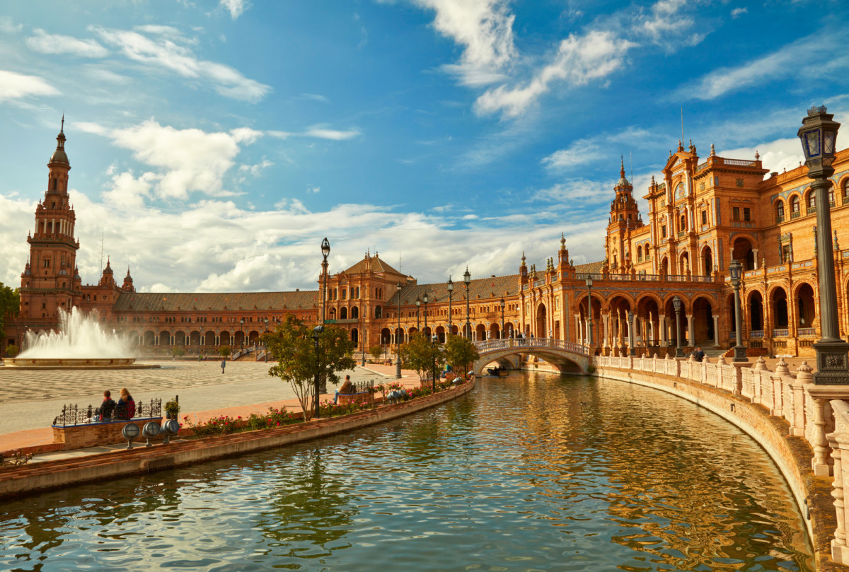 Sevilla abre un período de consulta previa a la regulación de las viviendas