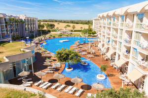 Zafiro compra un hotel de Eix Hotels en Mallorca   