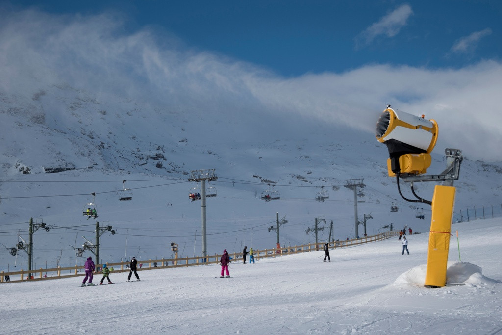 ¿Tiene futuro el turismo de esquí con el cambio climático? ¡No sin cañones!