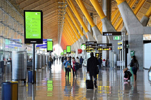 Los aeropuertos de Aena vuelven a cifras récord: 283 M de pasajeros en 2023